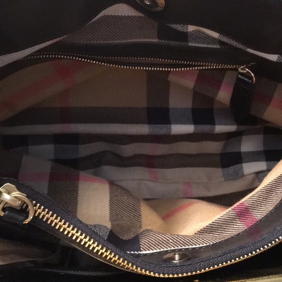 💝 Burberry Black Leather Handbag - Picture 6 of 7